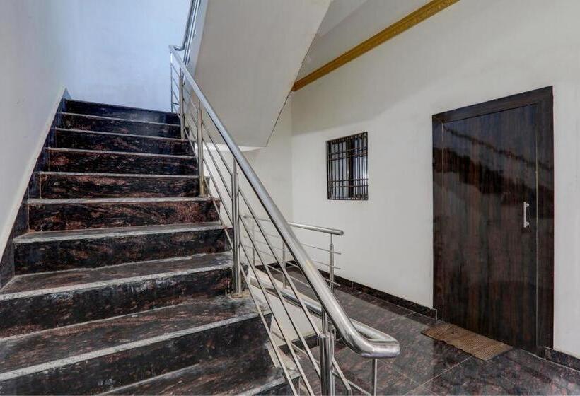 هتل Oyo P R Place