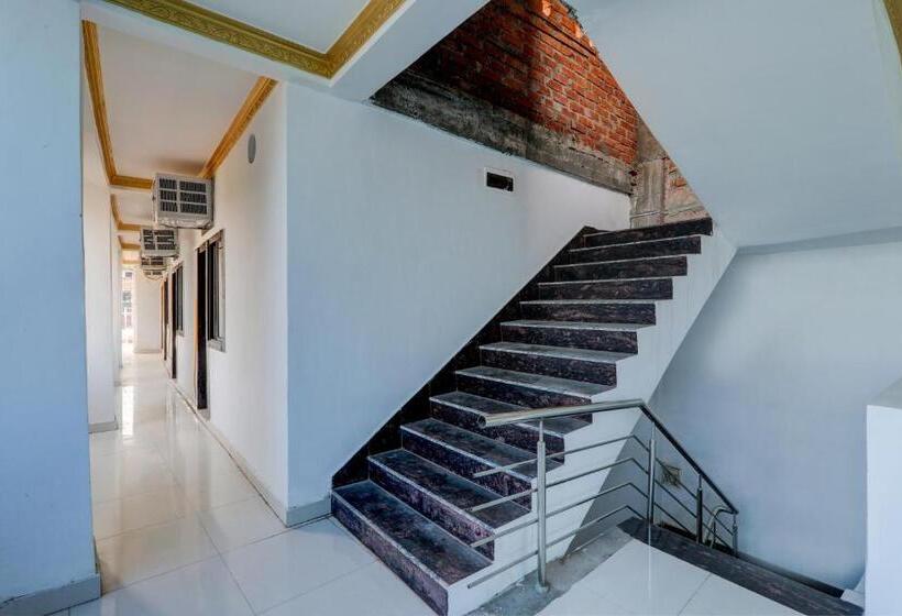 هتل Oyo P R Place