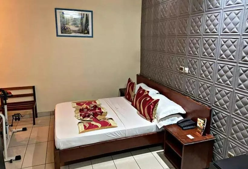 هتل Hôtel Excelle Xior