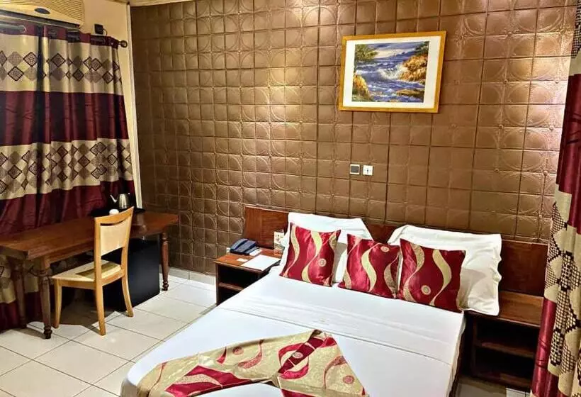 هتل Hôtel Excelle Xior