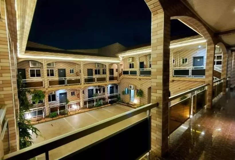 هتل Hôtel Excelle Xior
