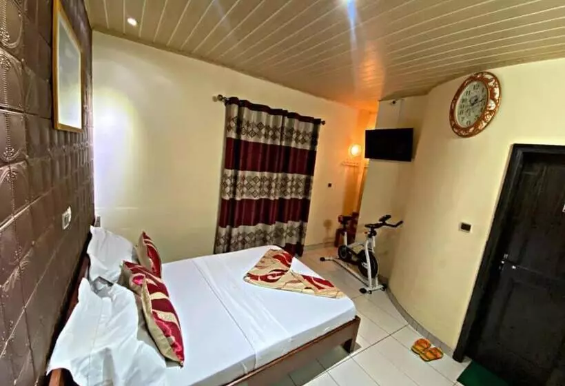 هتل Hôtel Excelle Xior