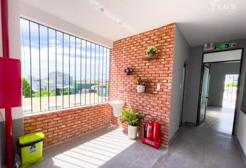 Khách Sạn Lavie Hotel Quảng Ngãi