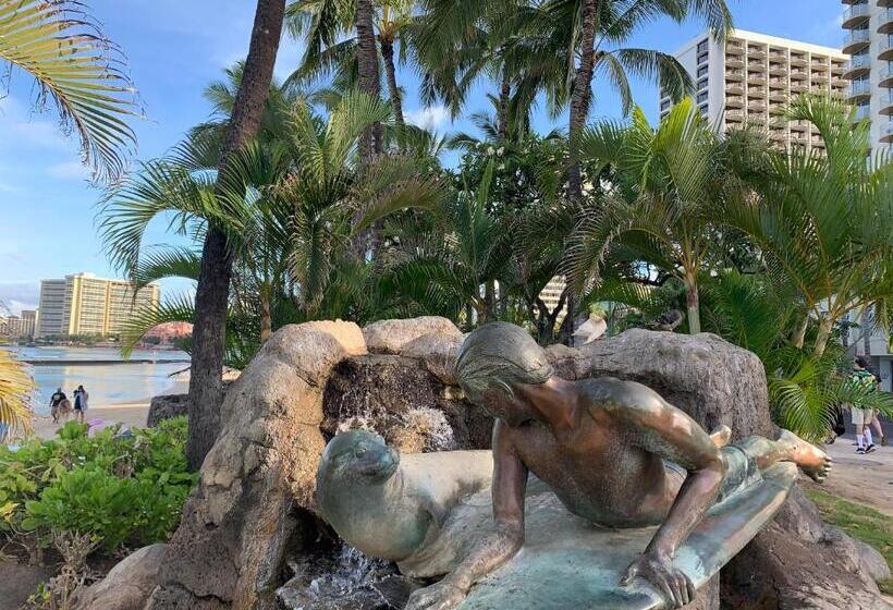 Waikiki Banyan Pool Free Parking Free Wi Fi One Br