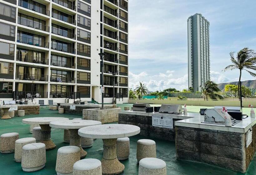 Waikiki Banyan Pool Free Parking Free Wi Fi One Br