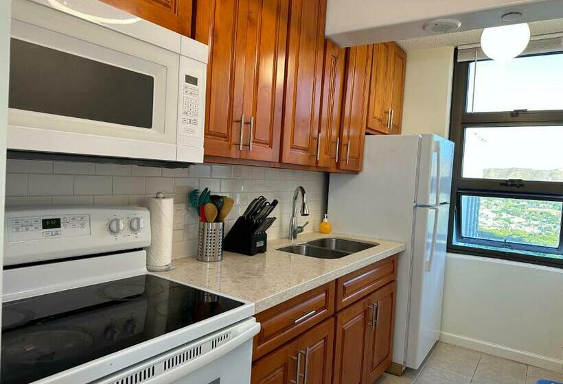 Waikiki Banyan Pool Free Parking Free Wi Fi One Br