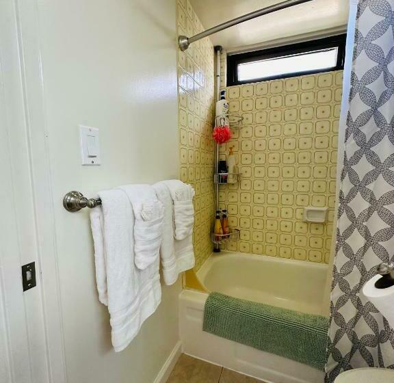 Waikiki Banyan Pool Free Parking Free Wi Fi One Br