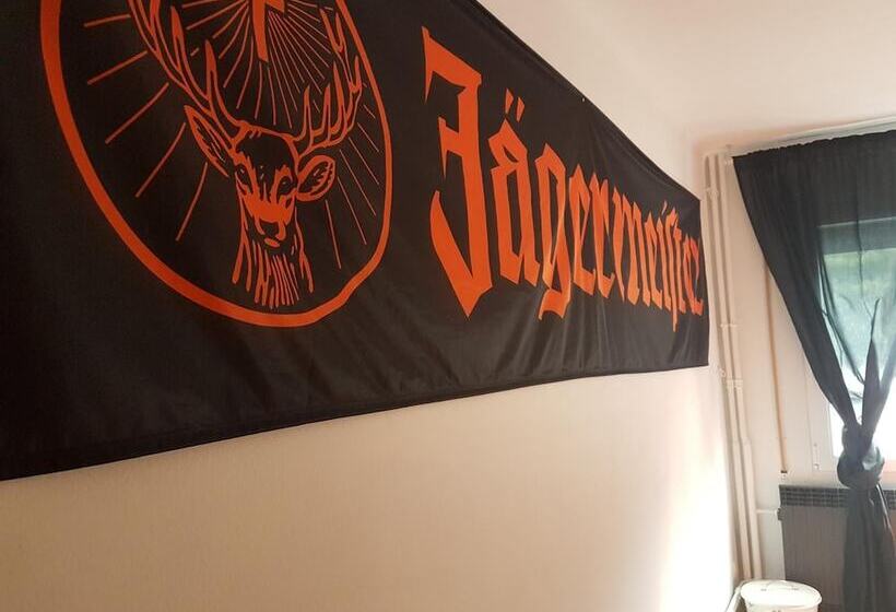 هتل Barri Antic Hostel & Pub