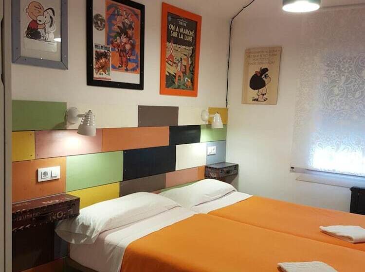 هتل Barri Antic Hostel & Pub