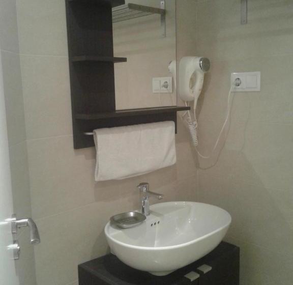 هتل Brustar Sagrada Familia