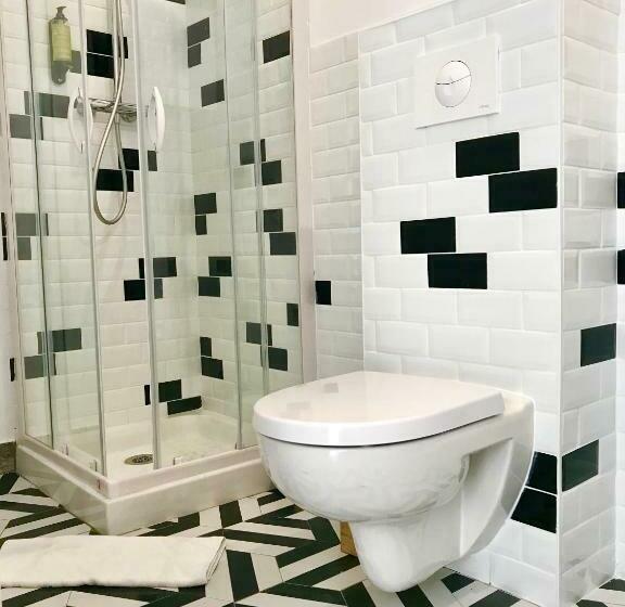 هتل Hôtel Les Volets Rouges Cassis