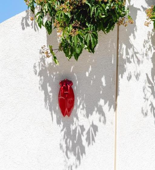 هتل Hôtel Les Volets Rouges Cassis