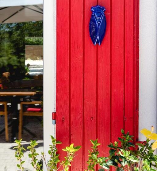 هتل Hôtel Les Volets Rouges Cassis