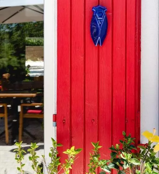 هتل Hôtel Les Volets Rouges  Cassis