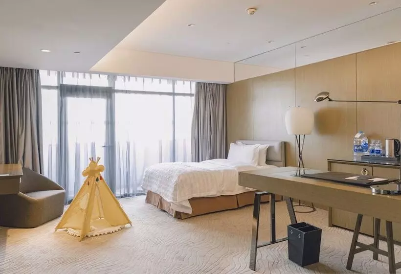 ホテル Le Meridien Qingdao West Coast