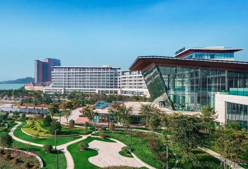 ホテル Le Meridien Qingdao West Coast