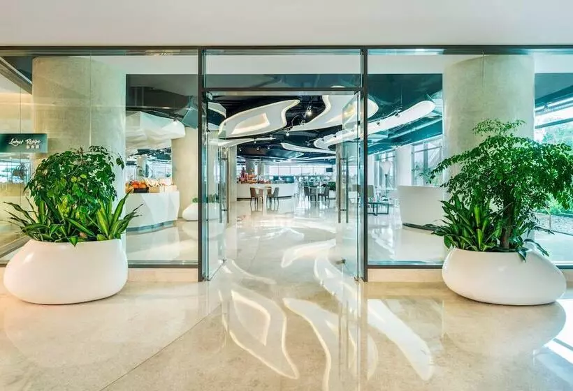 ホテル Le Meridien Qingdao West Coast