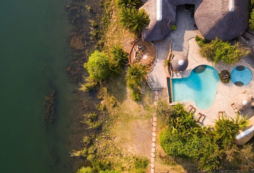 هتل Mukambi Safari Lodge