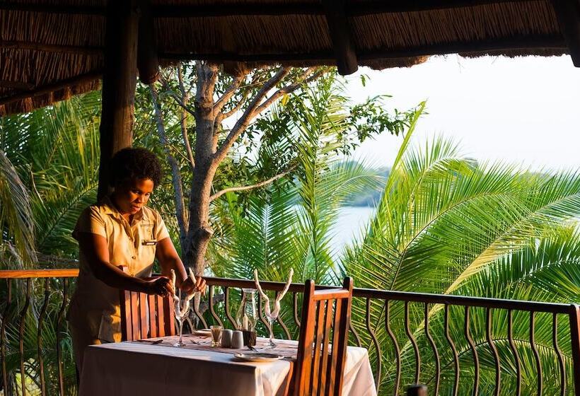 هتل Mukambi Safari Lodge