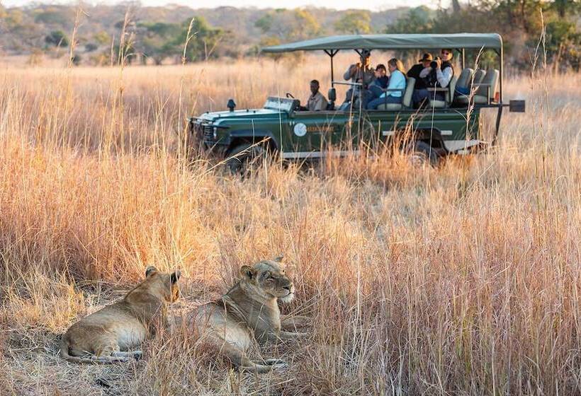 هتل Mukambi Safari Lodge