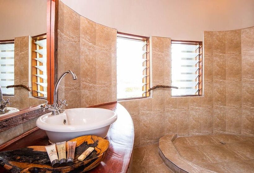 هتل Mukambi Safari Lodge