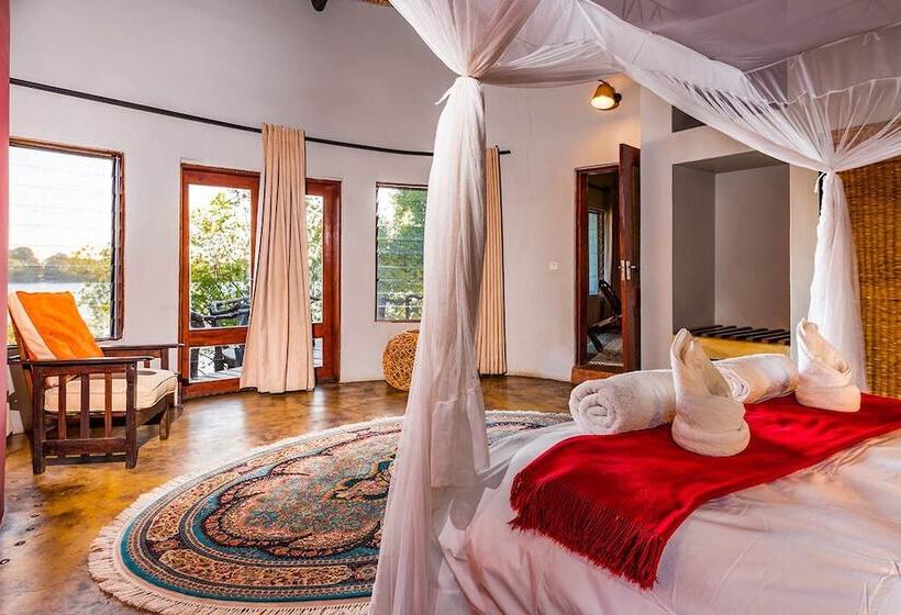 هتل Mukambi Safari Lodge