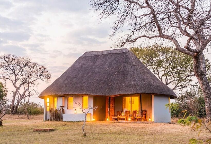 هتل Mukambi Safari Lodge