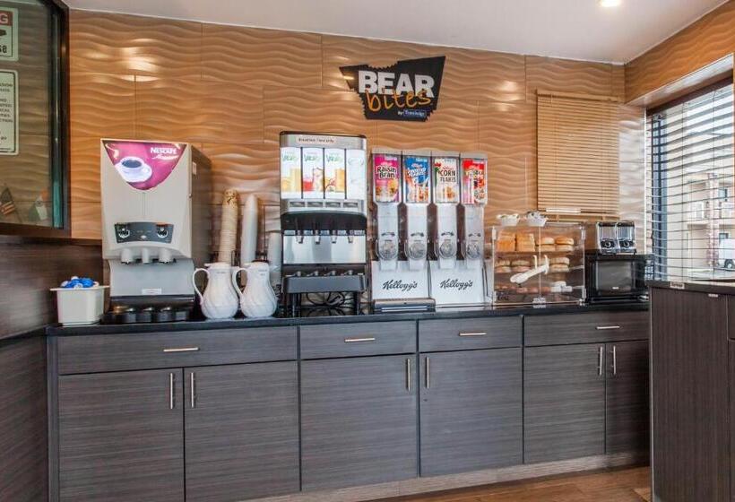 호텔 Travelodge By Wyndham South Hackensack