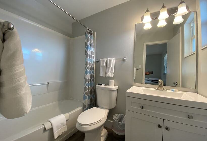 فندق على الطريق Bonita Beach Inn And Suites