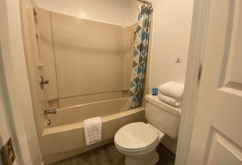 فندق على الطريق Bonita Beach Inn And Suites