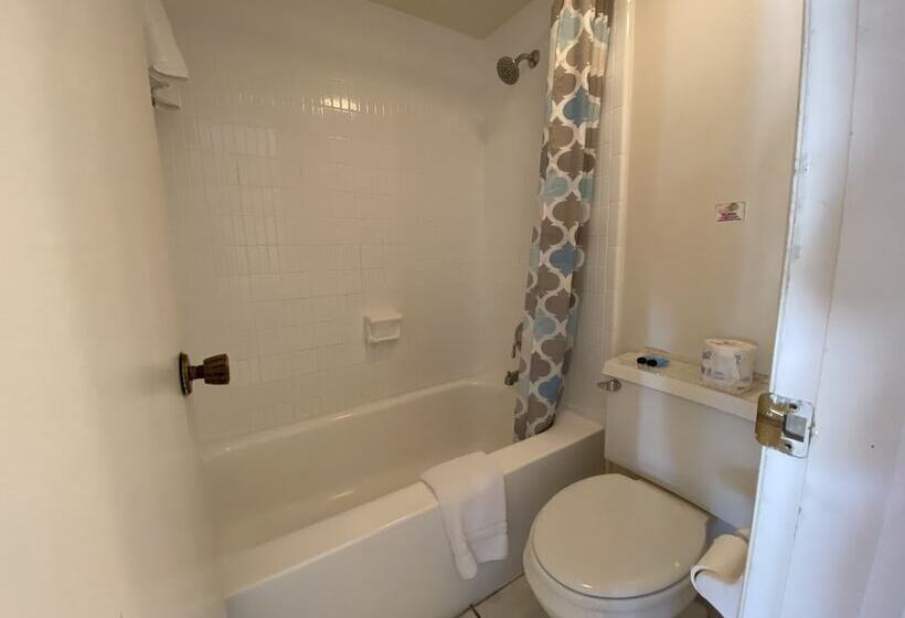 فندق على الطريق Bonita Beach Inn And Suites