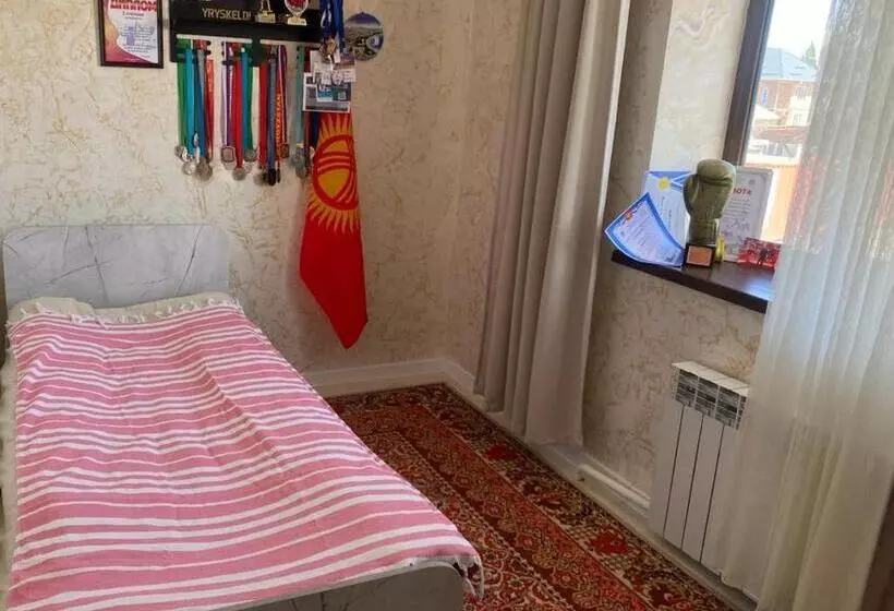 تختخواب و صبحانه Emil Guest House