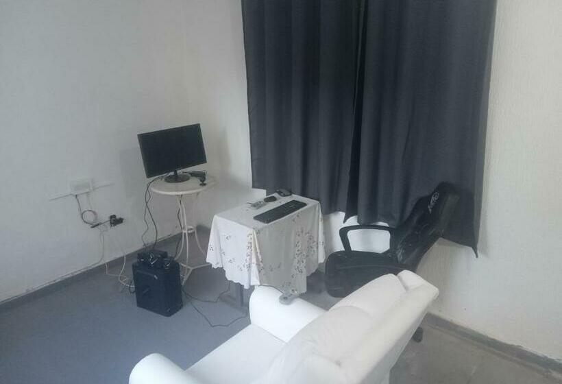 Hostel Leonardo 10 Estrelas