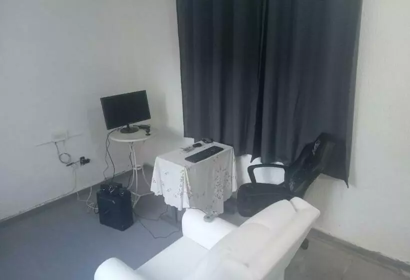 Hostel Leonardo 10 Estrelas
