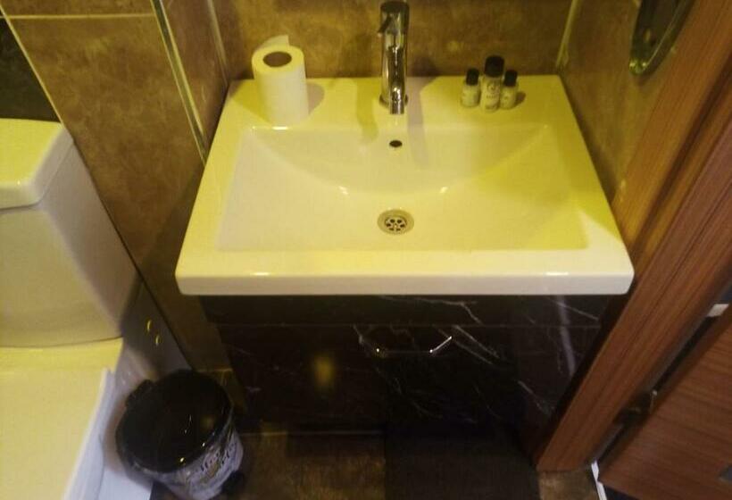 هتل Moon Blue Suits