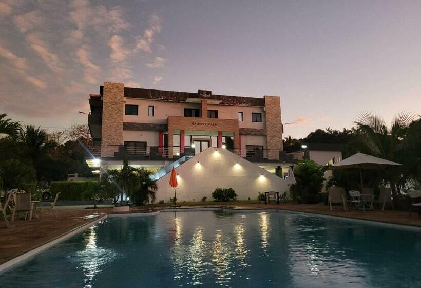 هتل Majesty Palm Resort