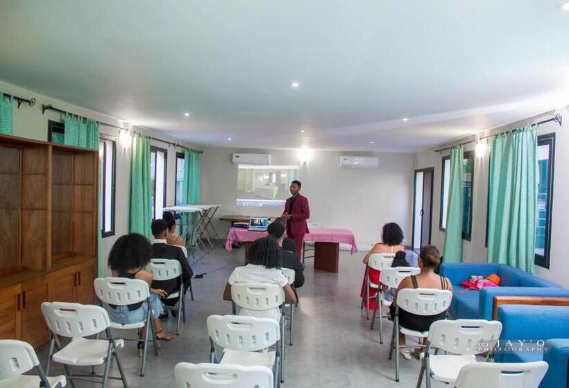 هتل Majesty Palm Resort