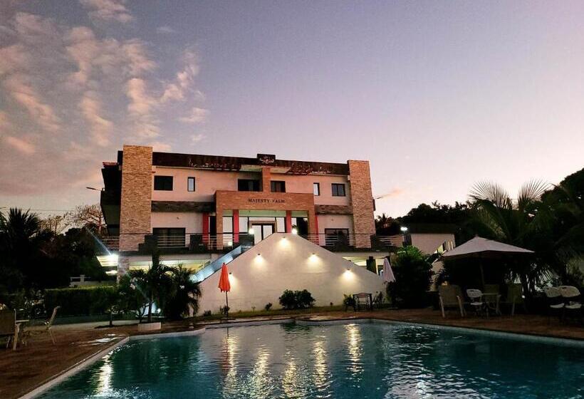 هتل Majesty Palm Resort