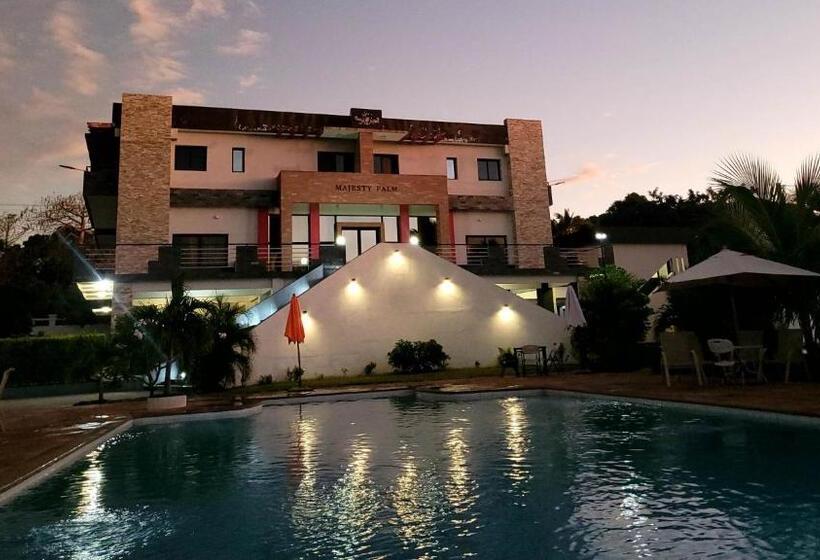 هتل Majesty Palm Resort