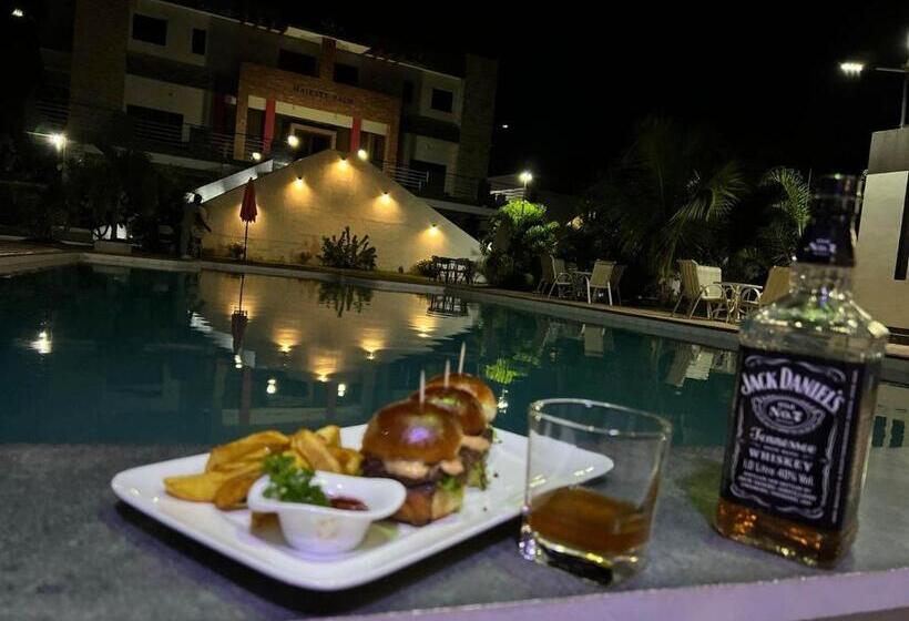 هتل Majesty Palm Resort