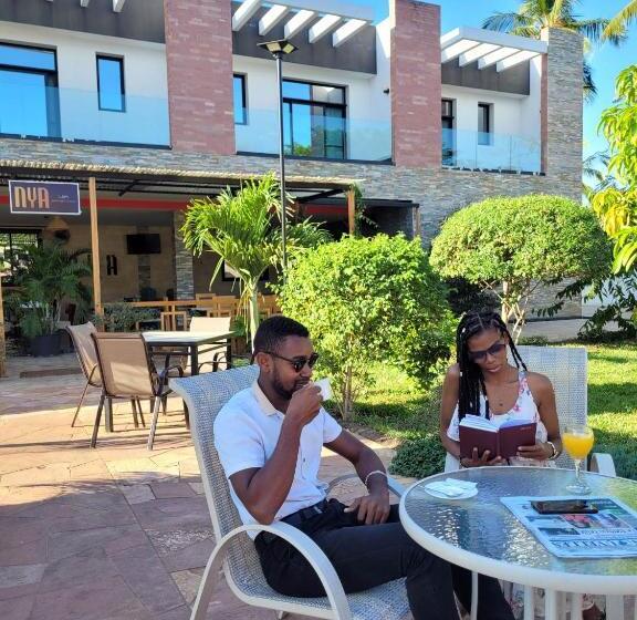 هتل Majesty Palm Resort