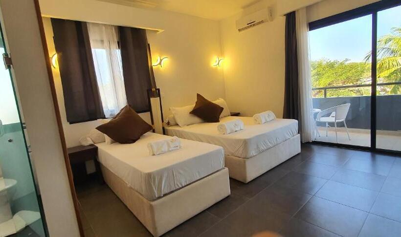 هتل Majesty Palm Resort