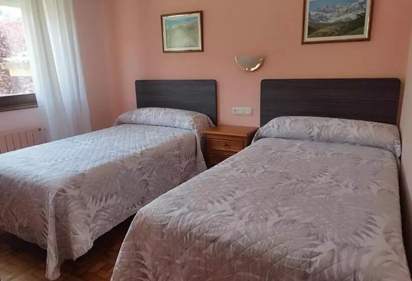 Retkeilymaja Hostal La Parrilla