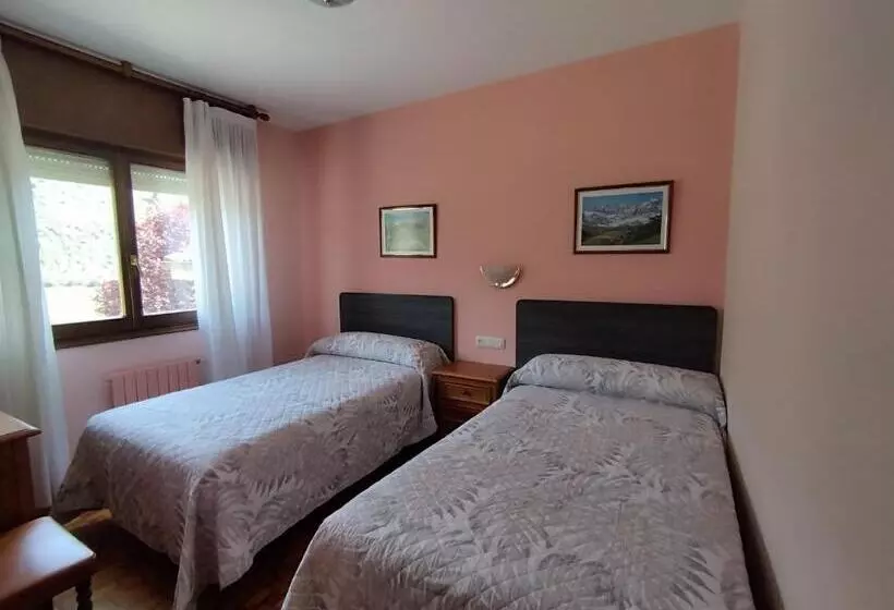 Retkeilymaja Hostal La Parrilla