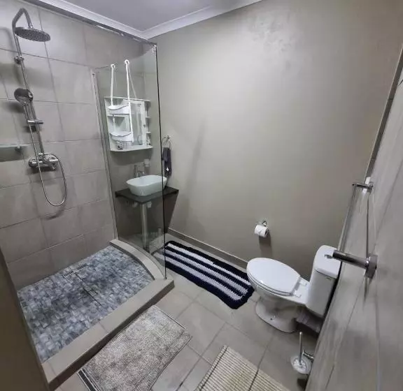 ベッドアンドブレックファースト Emani Guest House