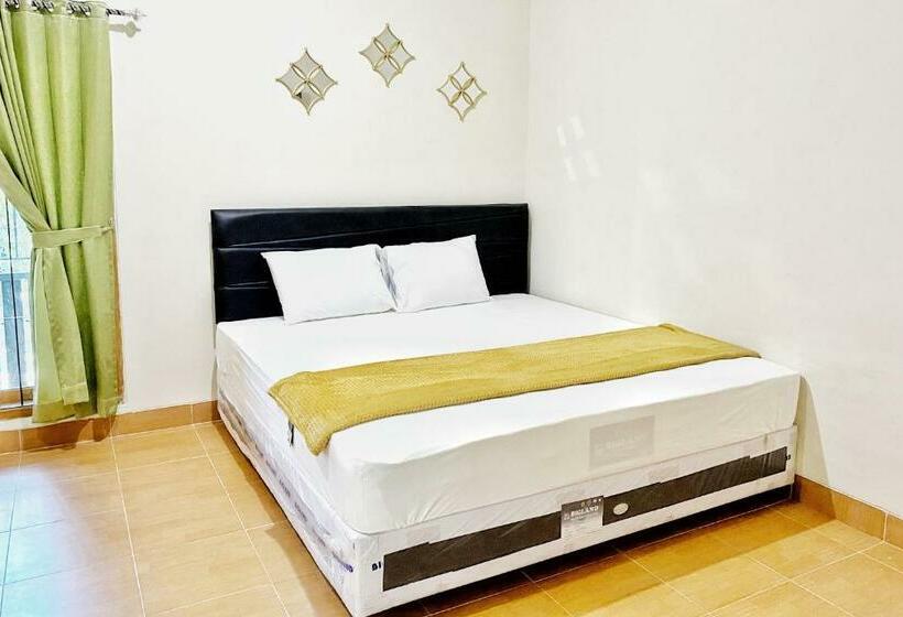 Hotell Adipura Guesthouse Syariah Mitra Reddoorz Near Terminal Nganjuk