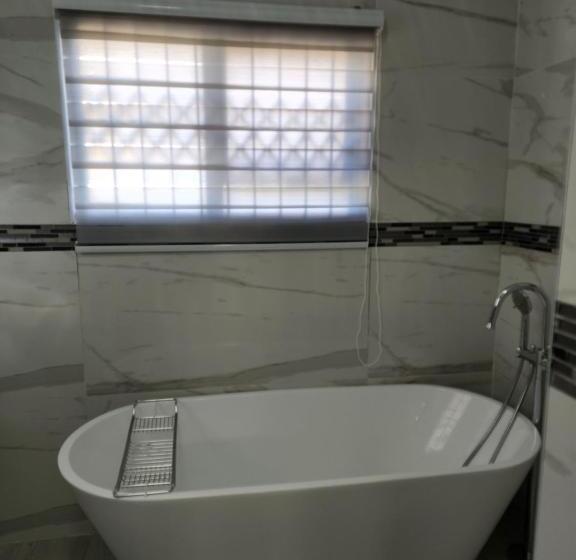 تختخواب و صبحانه Josmot Guest House