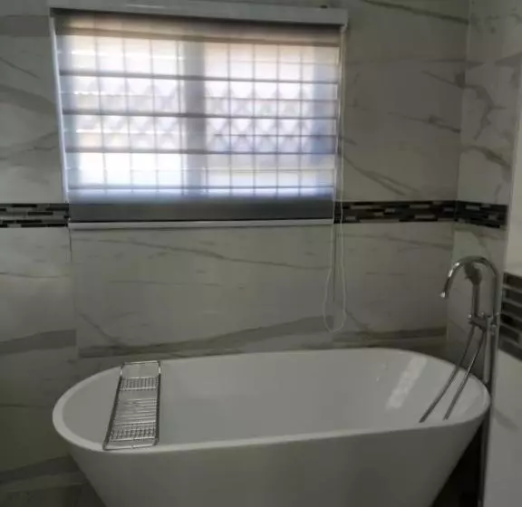 تختخواب و صبحانه Josmot Guest House