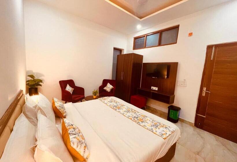 ホテル Triple Residency, Zirakpur