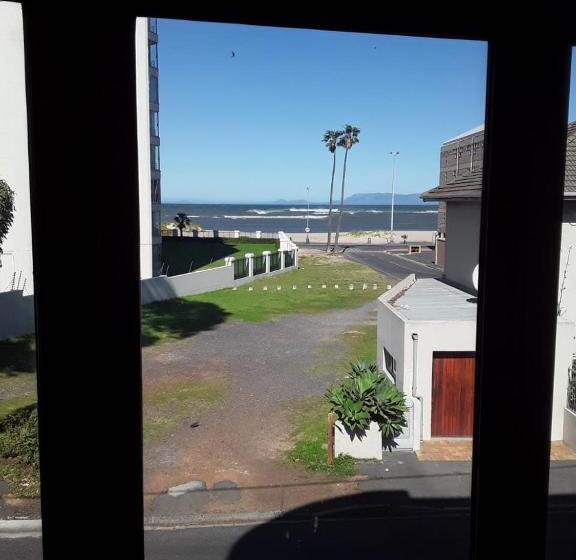 膳宿费 Beach Haven Sea Views, Fritzandi, Strand, Cape Town